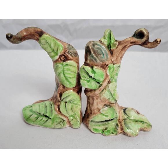 Vintage Japan Salt & Pepper Shakers Ceramic Tree with Large Green Leaves - Picture 1 of 5
